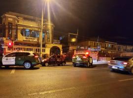 La detención de los individuos se produjo en Avenida Angamos con Rebeca Matte.