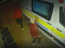 Una cámara captó el momento del robo.