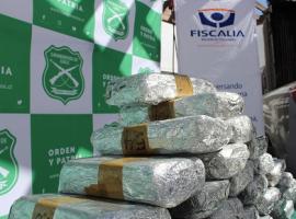 La droga venía escondida en el pick up de una camioneta.
