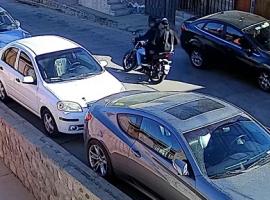 La Fiscalía y la PDI determinaron que los sujetos se movilizaban en vehículos como una moto para huir tras sus actos.