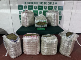 La droga era transportada en un furgón.