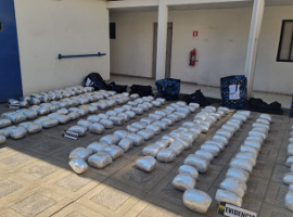 La droga iba oculta al interior de un camión con encomiendas.