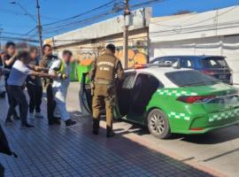 Testigos del delito entregaron al imputado a personal de Carabineros.