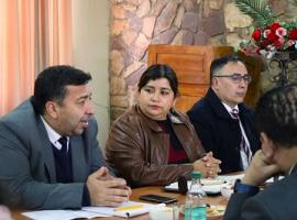 El nuevo fiscal jefe de la comuna (al costado izquierdo) participó del consejo comunal y contestó dudas de la comunidad.