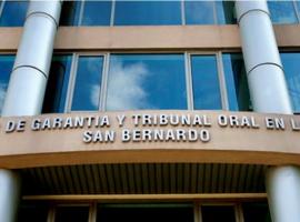 En la imagen se muestra la fachada del Tribunal de Juicio Oral en lo Penal (TOP) de San Bernardo.