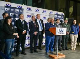 En la imagen se ven autoridades en el punto de prensa efectuado en la Fiscalía Nacional.