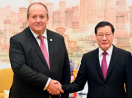 el Fiscal Nacional de Chile, Ángel Valencia, y el Fiscal General de China, Ying Yong,