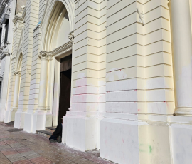 Fiscalía formalizó a dos imputadas por rayados en la Catedral de Antofagasta