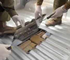 Ciudadano boliviano transportaba droga y municiones en doble fondo de una camioneta